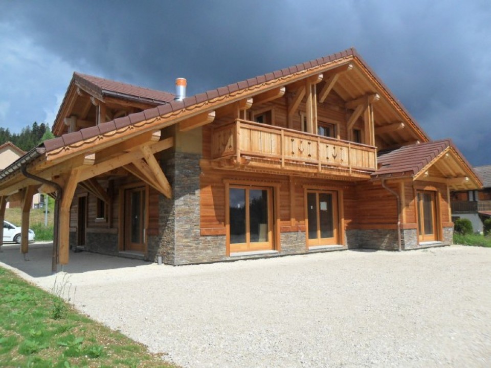 Maison mur bois massif